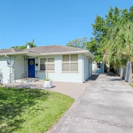 Buy this 3 bed house on 6114 Floravista Avenue in Alta Vista, Tampa