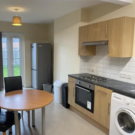 Image 3 - Parkfield Road, Willesden Green, London, NW10 2BG, United Kingdom - Townhouse for rent
