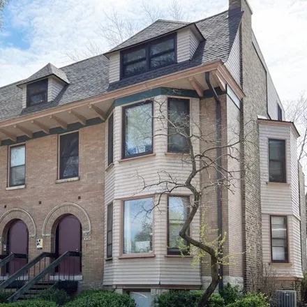 Buy this studio house on 200-208 Pleasant Street in Oak Park, IL 60302