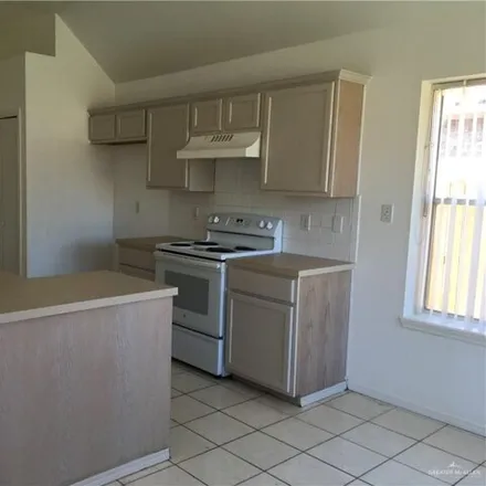 Image 2 - 2389 East 21st Street, Mission, TX 78572, USA - House for rent