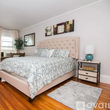 Image 1 - 1029 Beacon St, Unit Room #14 - Apartment for rent