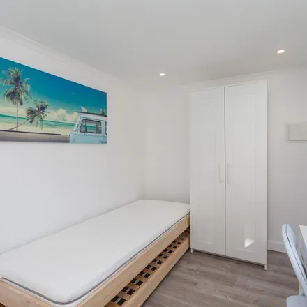 Image 4 - Kuta Beach House, Rua Bulhão Pato, 2825-394 Costa da Caparica, Portugal - Apartment for rent