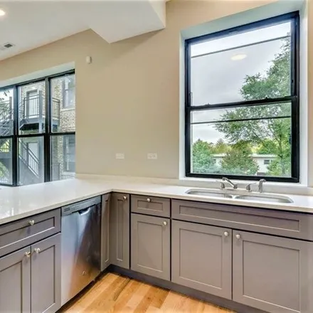 Image 3 - 4525 South Evans Avenue, Chicago, IL 60653, USA - House for sale
