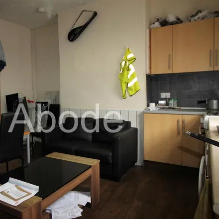 Rent this 2 bed house on Autumn Avenue in Leeds, LS6 1QT