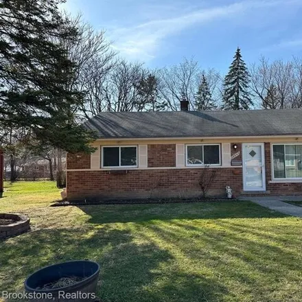 Buy this 3 bed house on 28073 Stuart Avenue in Southfield, MI 48076