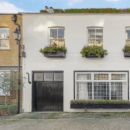 Rent this 3 bed house on 12 Hyde Park Gardens Mews in London, W2 2NU