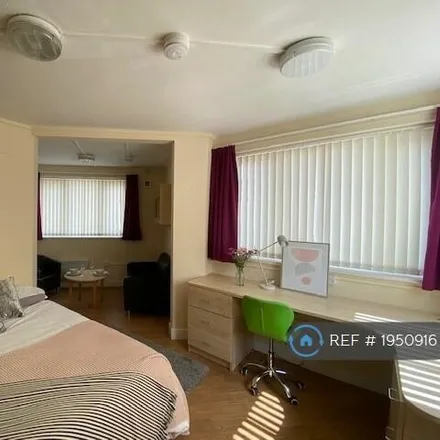 Image 1 - Farrar Road, Bangor, LL57 2UR, United Kingdom - Apartment for rent
