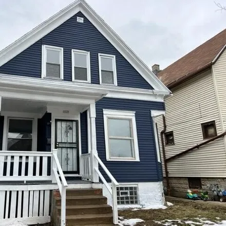 Buy this 4 bed house on 3139 North 11th Street in Milwaukee, WI 53206