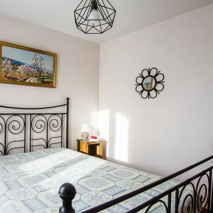 Rent this 4 bed house on 84570 Malemort-du-Comtat