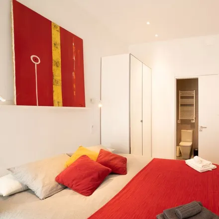 Rent this 7 bed room on Carrer del Rosselló