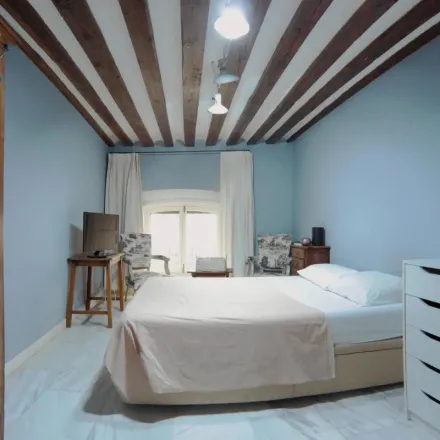 Rent this 1 bed apartment on Madrid in Calle de Ventura de la Vega, 14