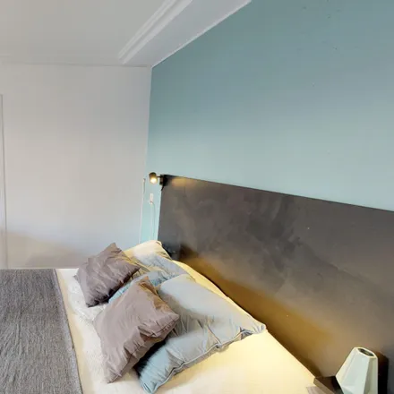 Rent this 4 bed room on 21 rue du rempart Saint Etienne