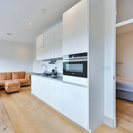 Image 2 - 36, 36A Barnard Gardens, London, KT3 4NP, United Kingdom - Apartment for rent