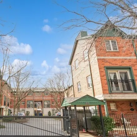 Buy this 2 bed house on 5320 North Kenmore Avenue in Chicago, IL 60640