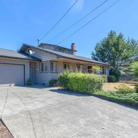 Buy this 5 bed house on 1732 Milligan Avenue in Coos Bay, OR 97420