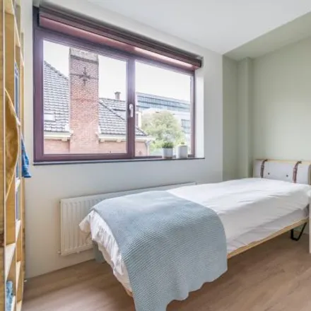 Rent this 4 bed room on Eisenhowerlaan 110J in 2517 KL The Hague, Netherlands