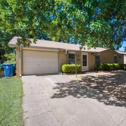 Image 2 - 1108 Elmwood Drive, Lewisville, TX 75067, USA - House for rent