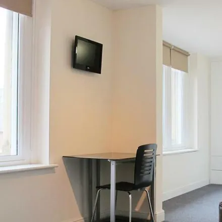 Image 2 - KFC, 163 West Street, Devonshire, Sheffield, S1 4EW, United Kingdom - Apartment for rent