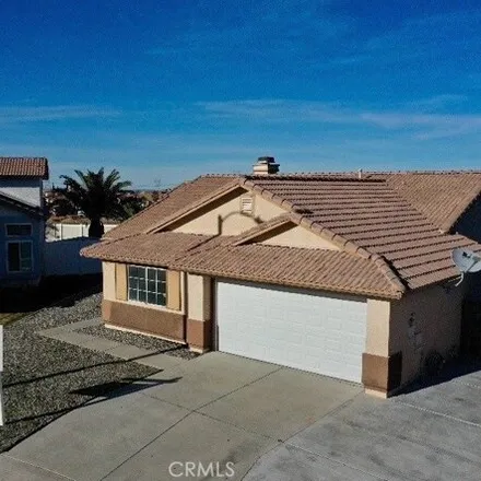 Image 2 - 13399 Dos Lomas Court, Victorville, CA 92392, USA - House for sale