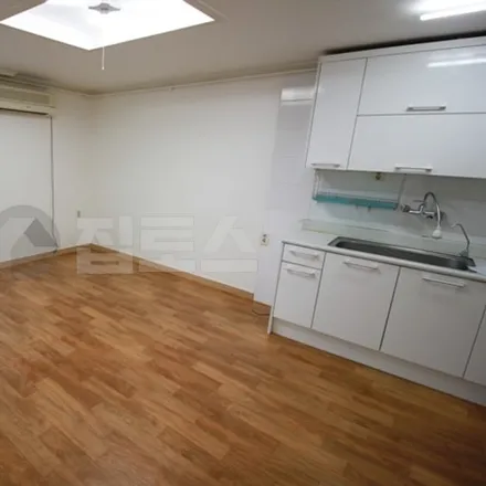Rent this studio apartment on 서울특별시 서초구 반포동 720-16