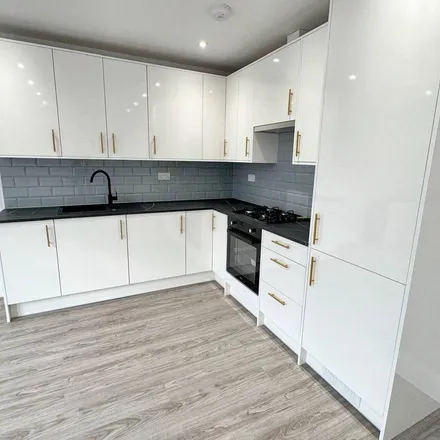 Rent this 2 bed apartment on 189 Merton Road in London, SW18 5EQ