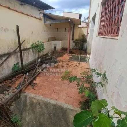 Buy this 3 bed house on Clínica Amapsi in Rua Alexandre Herculano 120, Vila Monteiro