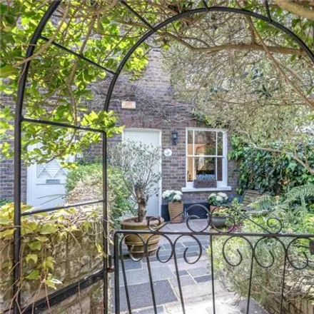 Image 1 - 5 Thorne Passage, London, SW13 0PA, United Kingdom - Townhouse for sale