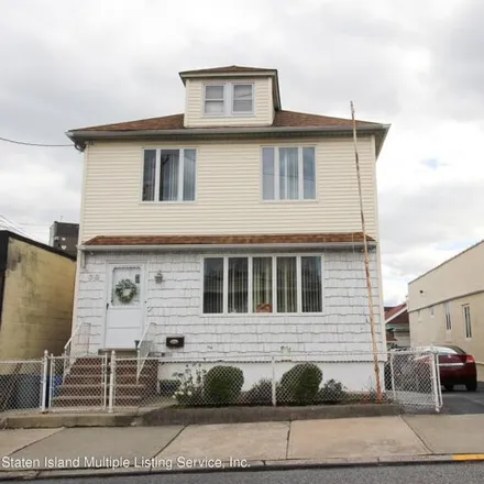 Buy this 5 bed house on 38 Dumont Avenue in New York, NY 10305