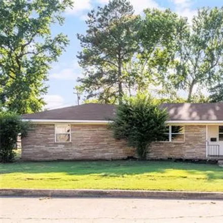 Buy this 3 bed house on 912 Henshaw Avenue in Sapulpa, OK 74066