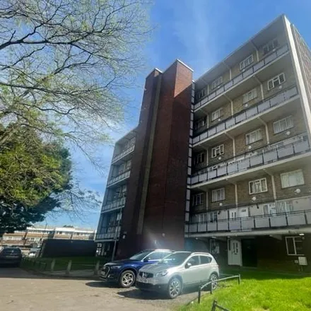 Rent this 4 bed apartment on unnamed road in Upper Edmonton, London