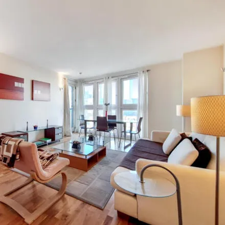 Image 4 - New Providence Wharf, 1 Fairmont Avenue, London, E14 9PF, United Kingdom - Apartment for sale