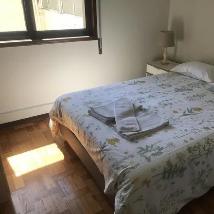 Rent this 2 bed apartment on Rua de Chaimite in 4050-503 Porto, Portugal