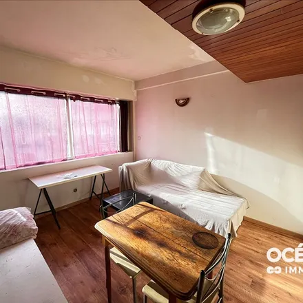 Rent this 2 bed apartment on 18 Rue de l'Église in 29400 Landivisiau, France