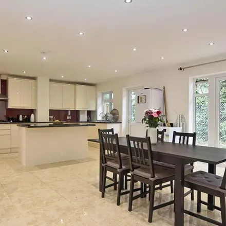 Image 2 - Osterley Avenue, London, TW7 4QF, United Kingdom - Apartment for rent