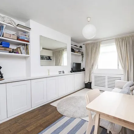 Rent this 1 bed apartment on Woodlea Road in London, N16 0TU