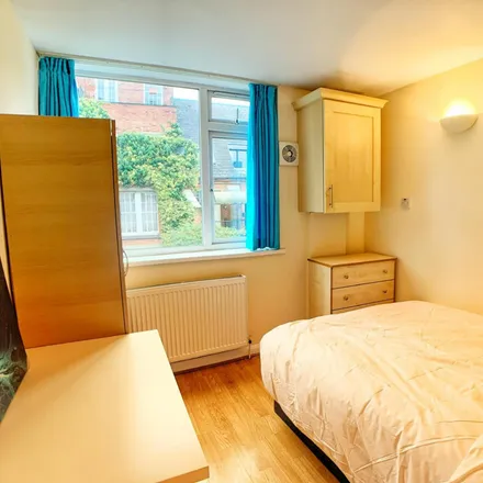 Rent this 4 bed room on 69 Johnson Street in Ratcliffe, London