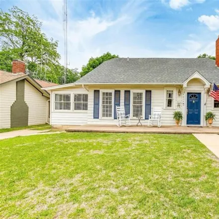 Buy this 3 bed house on 4617 Collinwood Avenue in Fort Worth, TX 76107