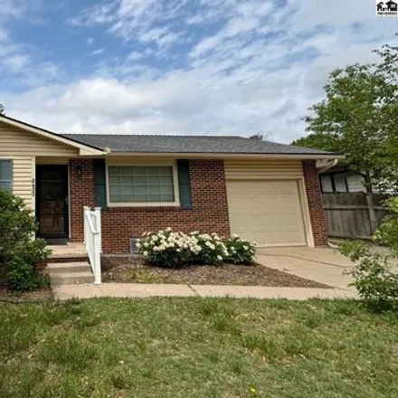 Image 1 - 2485 Brentwood Street, Hutchinson, KS 67502, USA - House for sale