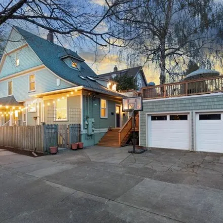 Buy this 6 bed house on 1306 Southeast 28th Avenue in Portland, OR 97214