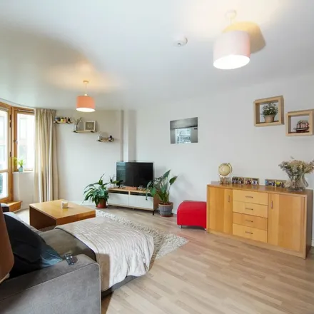 Rent this 2 bed apartment on Spitfire in 1 Hannover Quay, Bristol