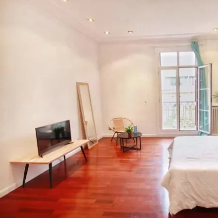 Rent this 3 bed room on Carrer del Consell de Cent in 338, 08009 Barcelona