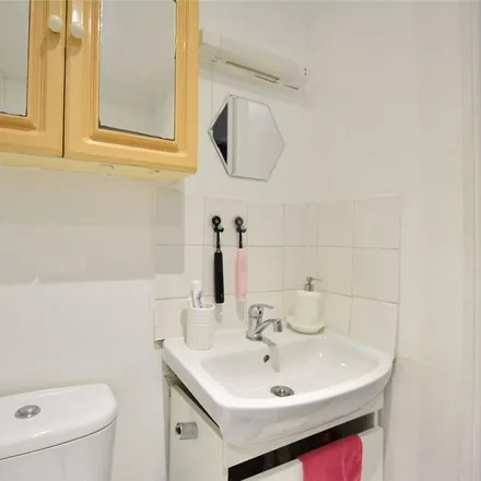 Image 7 - 21 Charlton Road, Royal Standard, London, SE3 7HB, United Kingdom - Apartment for rent