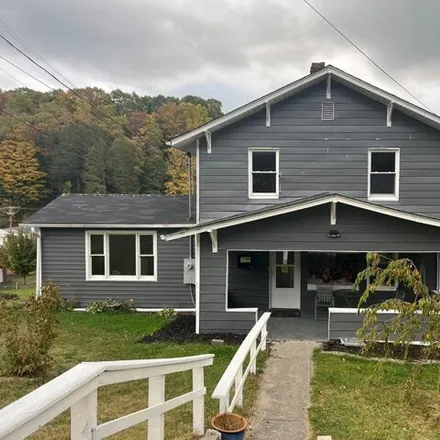 Buy this 3 bed house on 901 Lyndale Avenue in Bluefield, WV 24701