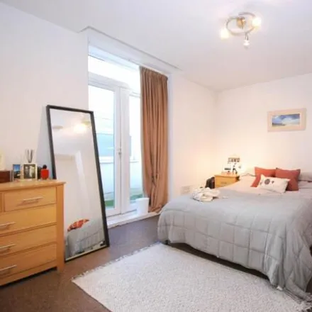 Image 2 - 53 Haselrigge Road, London, SW4 7JJ, United Kingdom - Apartment for rent