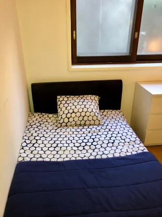 Rent this 4 bed room on Cafetaria Pião in Rua da Vigorosa, 4350-158 Porto