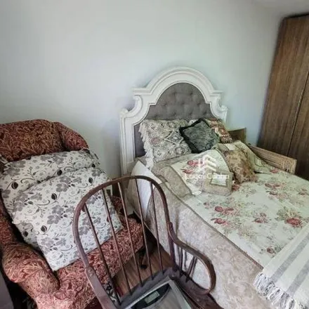 Buy this 2 bed apartment on Avenida Antônio Carlos in Região Urbana Homogênea XV, Poços de Caldas - MG
