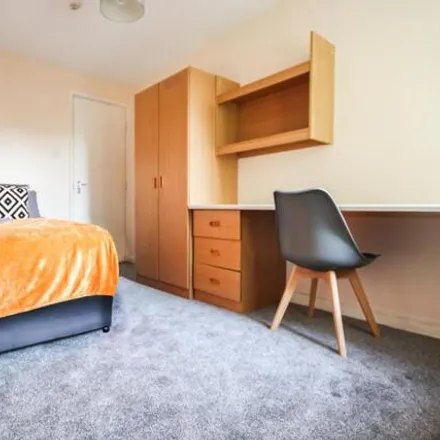 Rent this 4 bed apartment on 26 Hartley Road in Nottingham, NG7 3AD