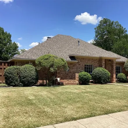 Image 2 - 1909 Royal Crest Drive, Garland, TX 75043, USA - House for sale