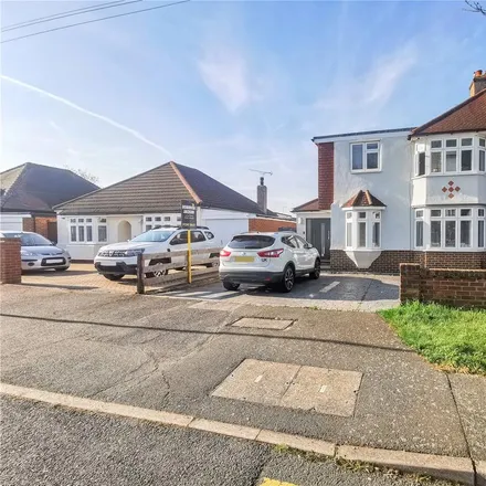 Rent this 5 bed duplex on Coniston Road in London, DA7 6PX