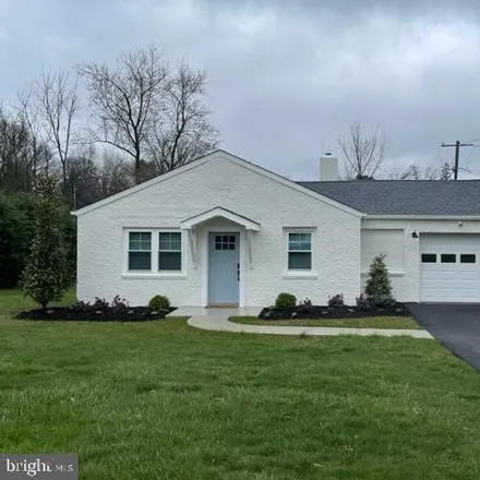 Rent this 3 bed house on 832 Hunters Lane in Five Points, Springfield Township
